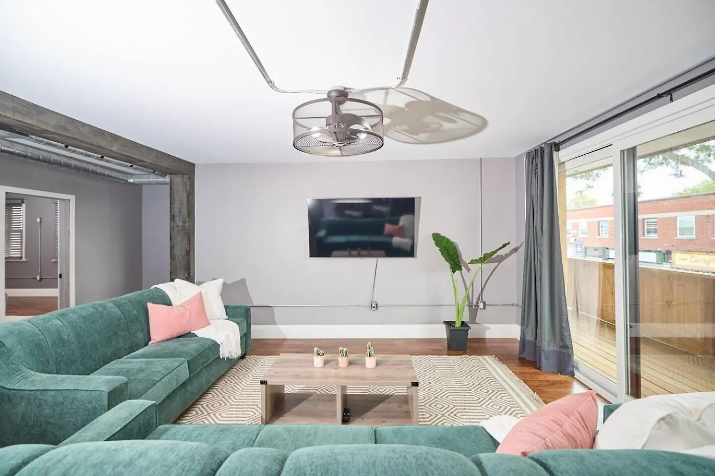 Stylish Escape By The Falls 6-8 Niagara Falls