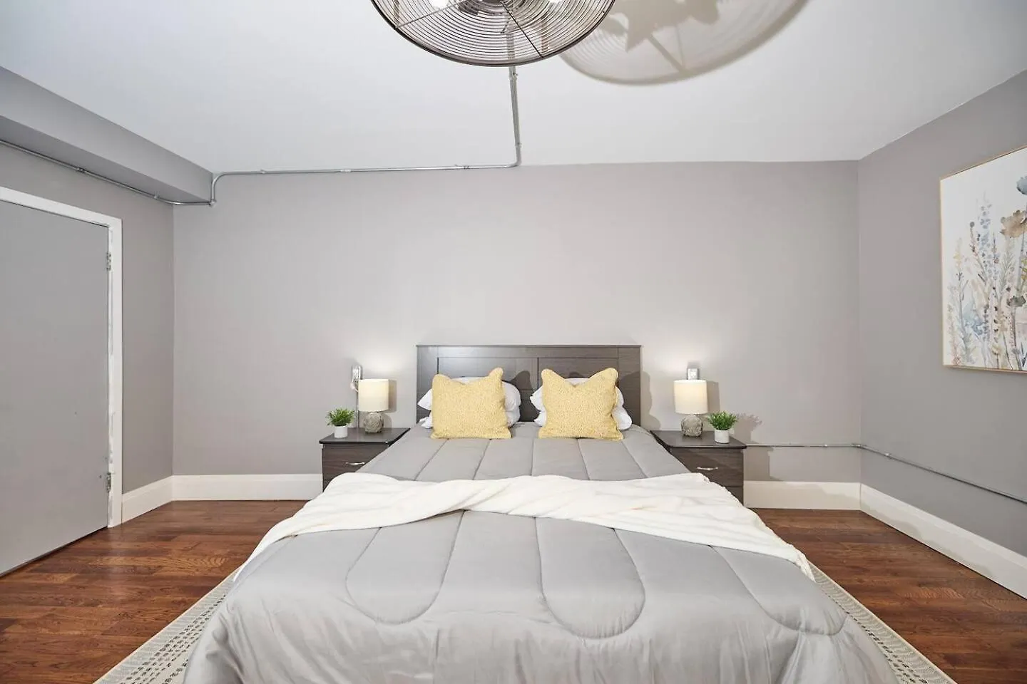 Stylish Escape By The Falls 6-8 Niagara Falls