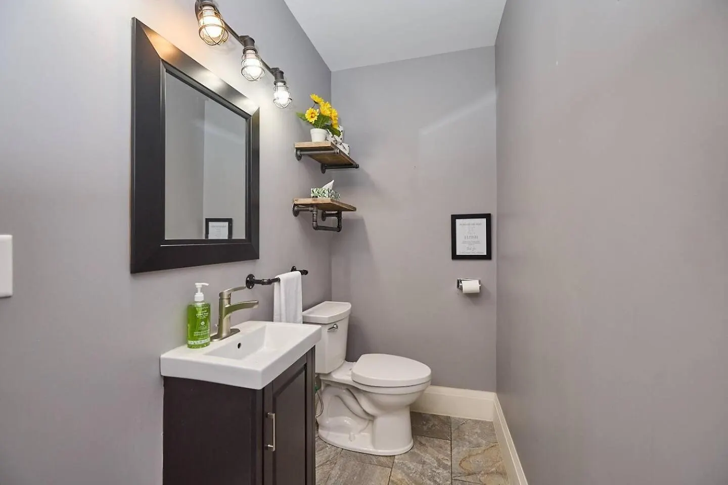 Apartment Stylish Escape By The Falls 6-8 Niagara Falls